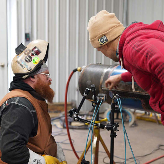 Talking between welder and MeltTools engineer before weld monitoring with the MeltView® HT25 and TD25 cameras.