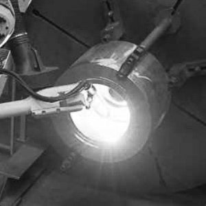 Monitoring of a bore cladding while adding a secondary alloy