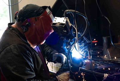 Paul McMillan from Weld United using the RAD8 light and the MeltView® APEX3 during a welding demonstration.